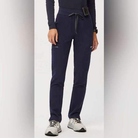 Figs Women’s Yola Scrub Pants, Size: M, Color: Navy - Picture 3 of 6